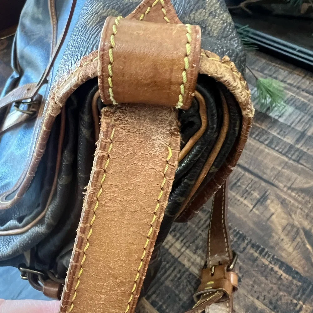 Louis Vuitton Brown Monogram Crossbody Bag - Picture 16 of 16